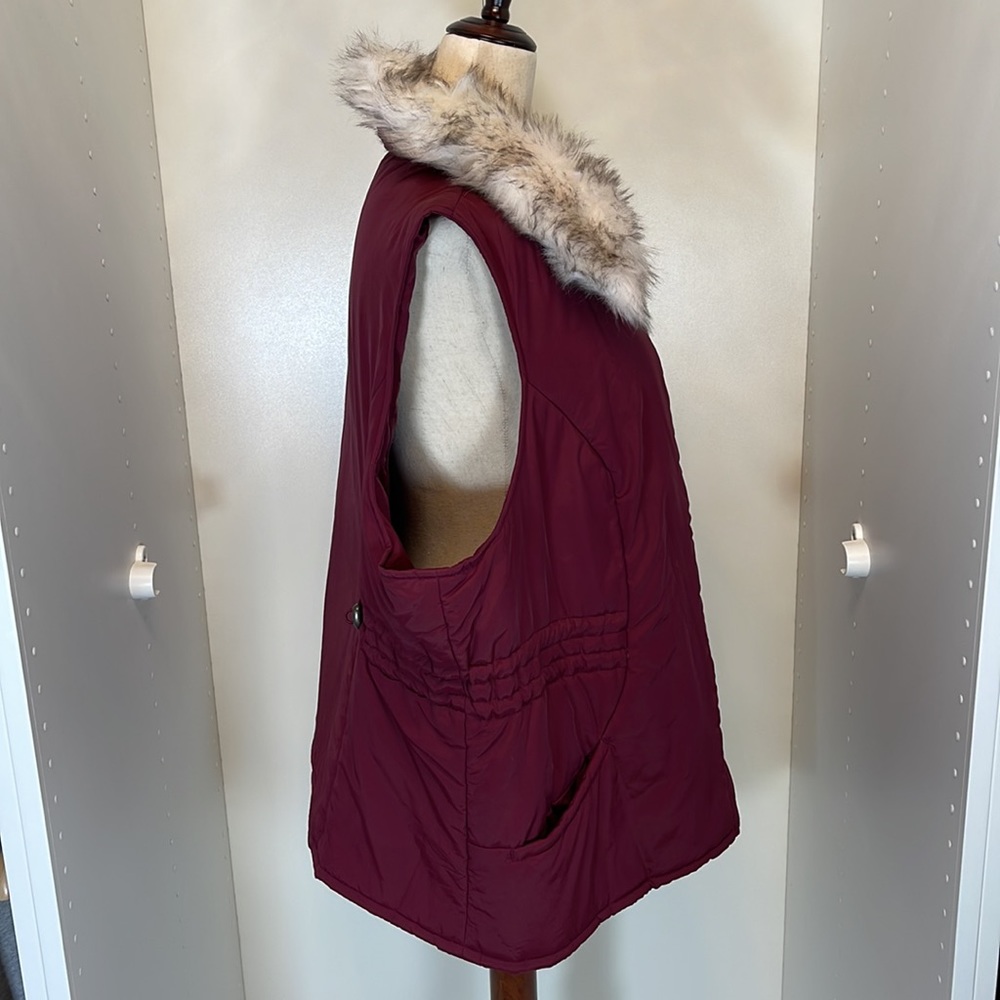 NWOT Croft & Barrow Maroon Vest with Faux Fur Size 2X - Picture 4 of 7